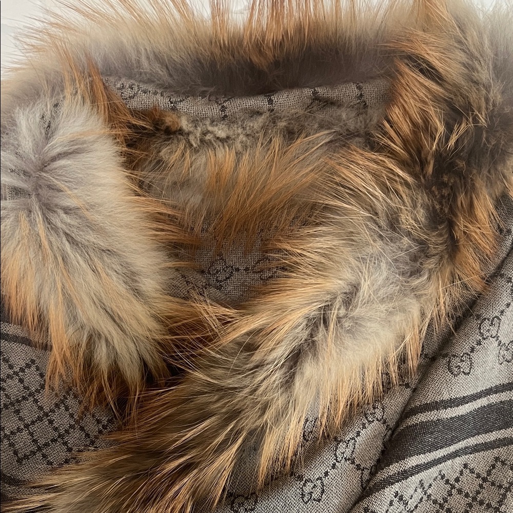 Gucci Gray and Brown Patterned Shawl with Fur Trim - Picture 6 of 6